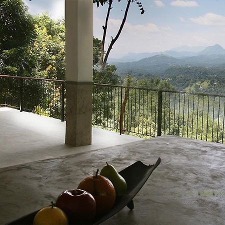 Mowbrey House Hotel Kandy Exterior photo